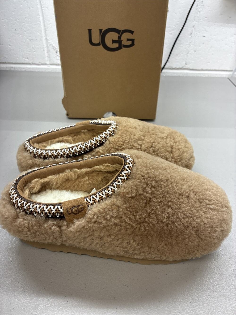 UGG Tasman Maxi Curly Shearling Lined Slip-On Slippers Beige US 2 Kids Youth